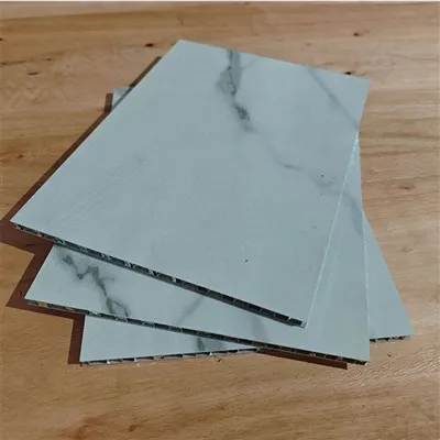 Steinlignende honeycomb-plate i aluminium